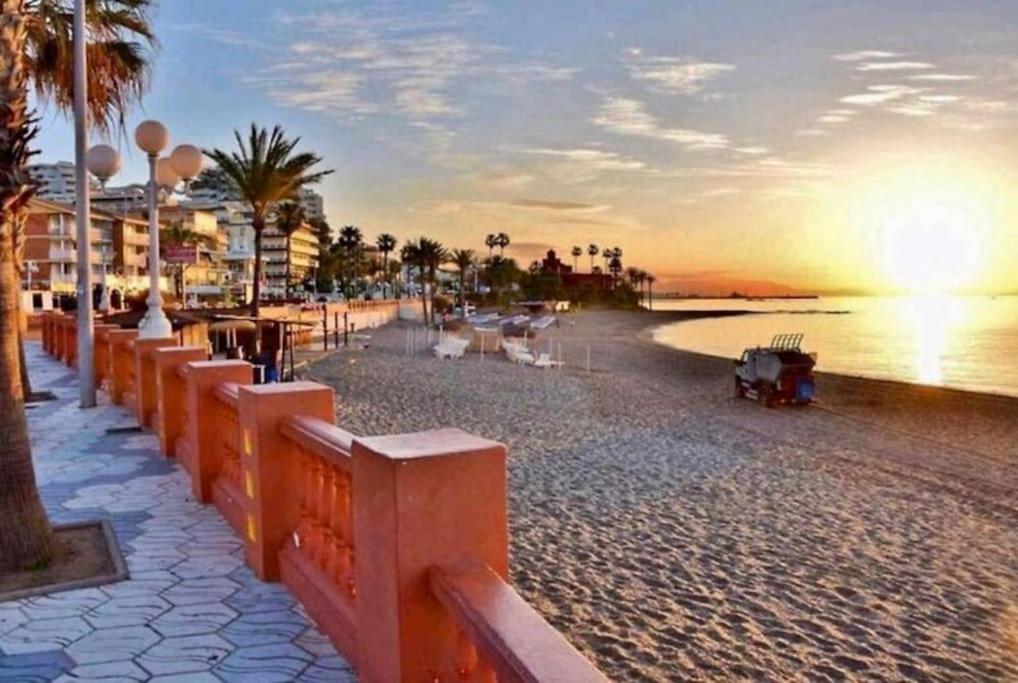 Benalbeach. 1º Linea De Playa. Benalmádena Exterior foto